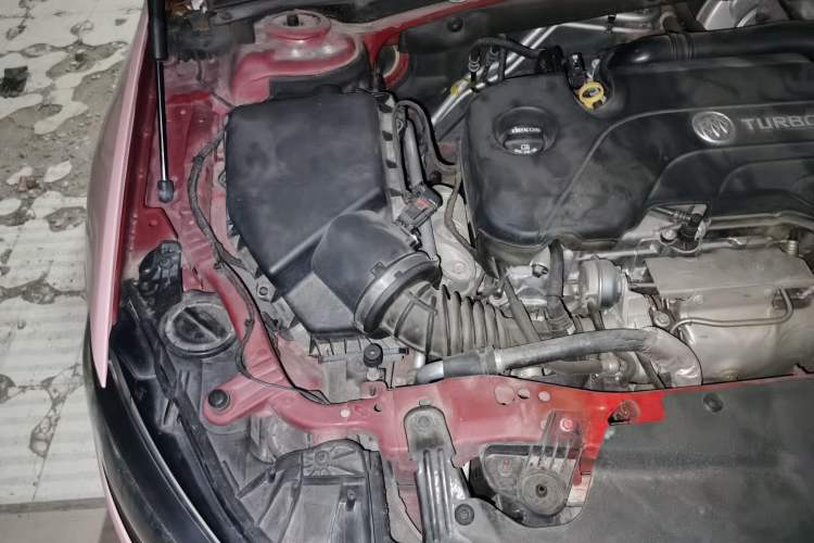 Used Buick Regal 2017 20T Elite Edition Engine Bay Right