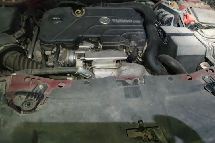 Used Buick Regal 2017 20T Elite Edition Engine Bay