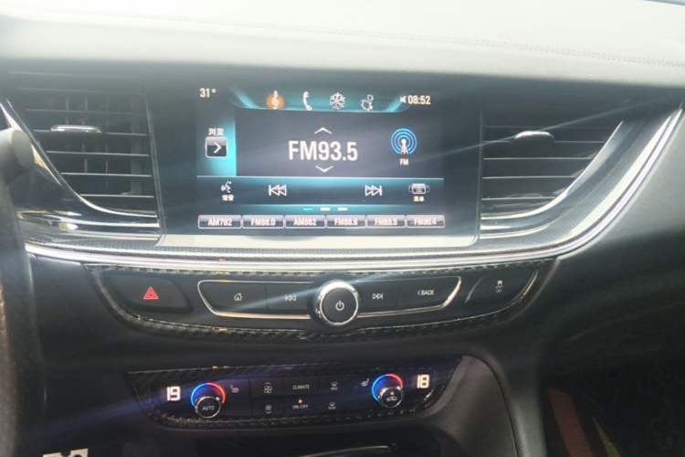Used Buick Regal 2017 GS 28T Luxury Model Audio And AC Panel
