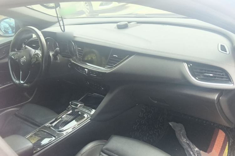 Used Buick Regal 2017 GS 28T Luxury Model Center Console