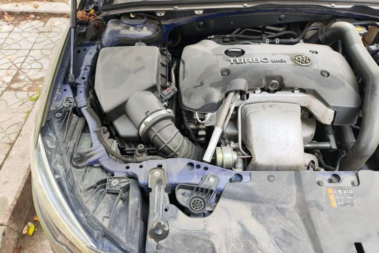 Used Buick Regal 2017 GS 28T Prestige Model Engine Bay Right
