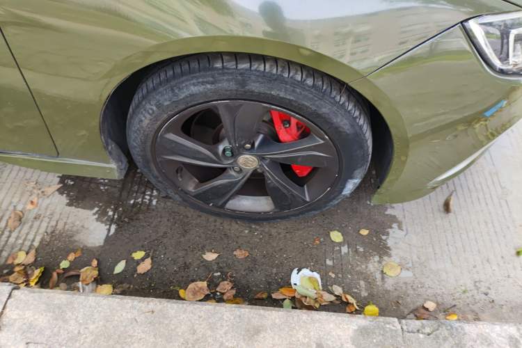 Used Buick Regal 2017 GS 28T Prestige Model Right Front Wheel Hub
