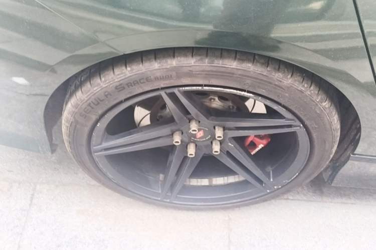 Used Buick Regal 2017 GS 28T Luxury Model Right Rear Wheel Hub