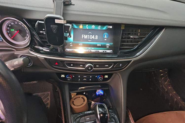 Used Buick Regal 2017 20T Elite Edition Audio And AC Panel