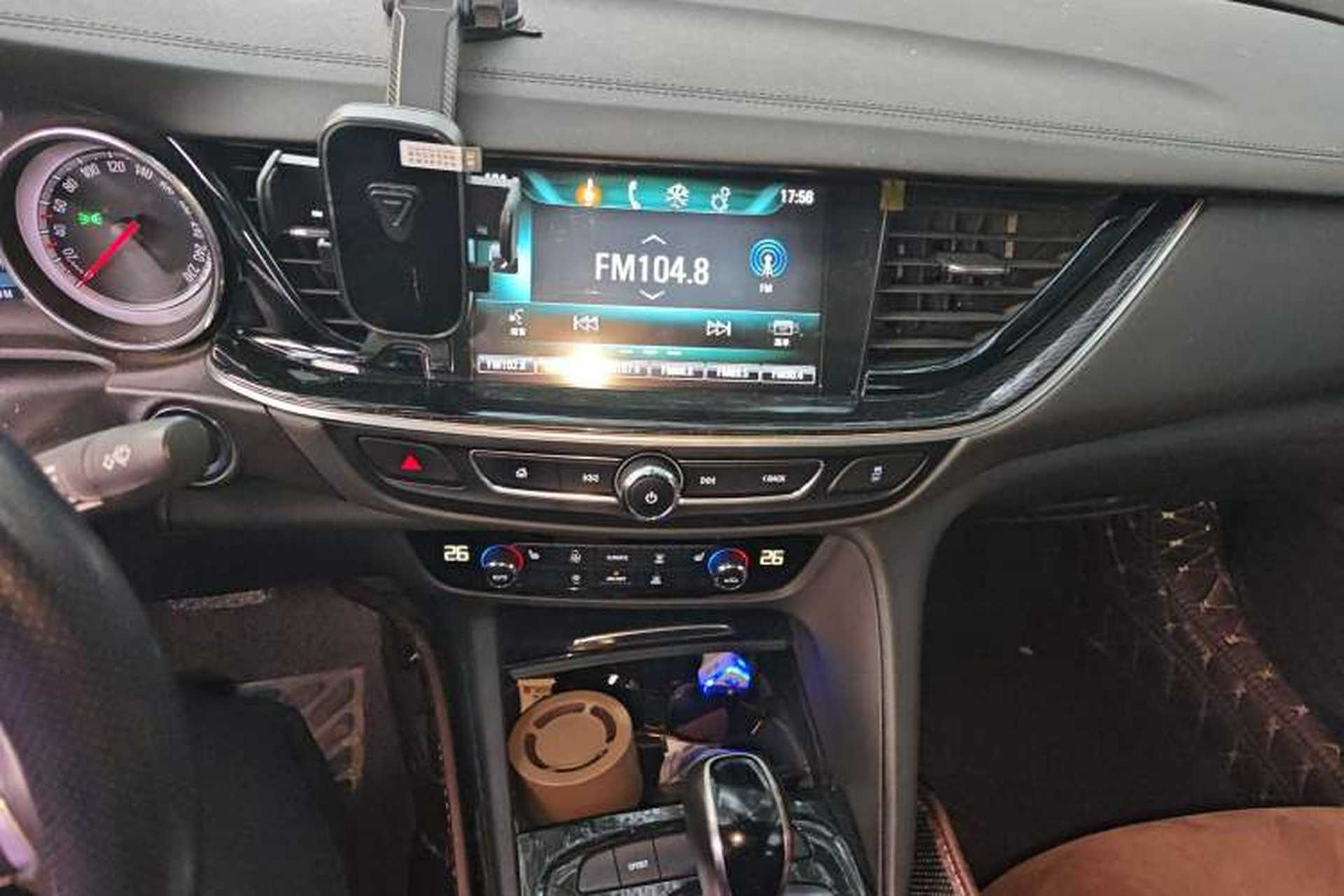 Used Buick Regal 2017 20T Elite Edition Audio And AC Panel