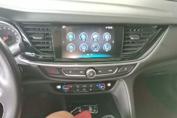Used Buick Regal 2017 20T Luxury Model Audio And AC Panel