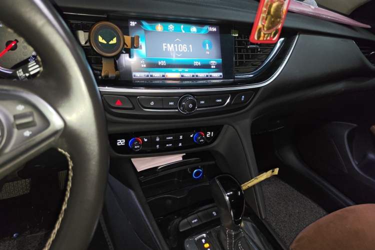 Used Buick Regal 2017 20T Luxury Model Audio And AC Panel