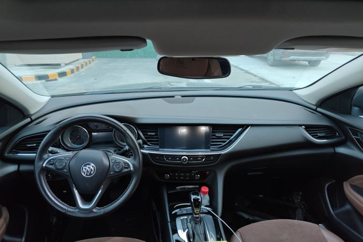 Used Buick Regal 2017 20T Luxury Model Center Console