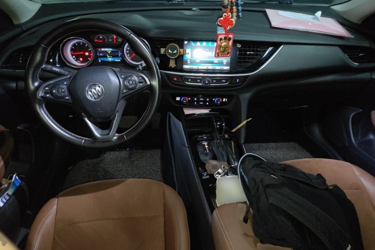 Used Buick Regal 2017 20T Luxury Model Center Console