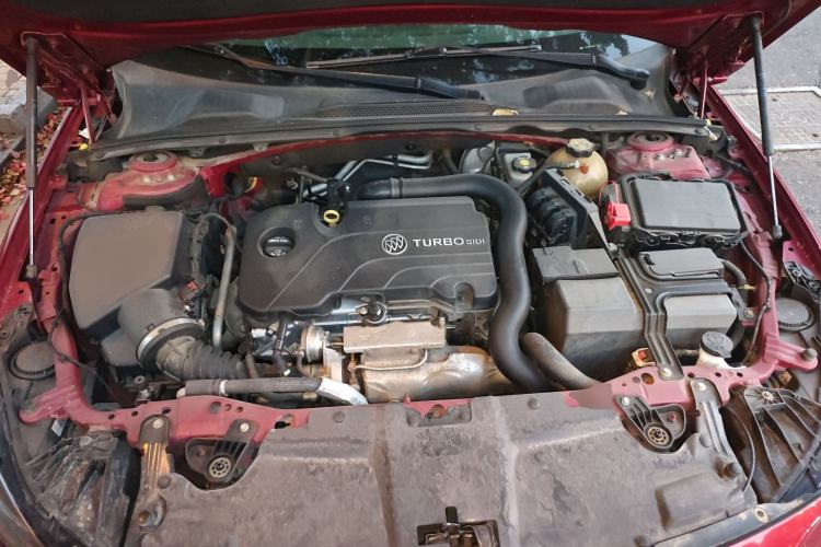 Used Buick Regal 2017 20T Elite Edition Engine Bay