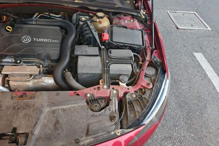 Used Buick Regal 2017 20T Elite Edition Engine Bay Left