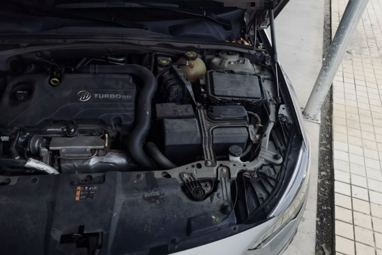 Used Buick Regal 2017 20T Luxury Model Engine Bay Left