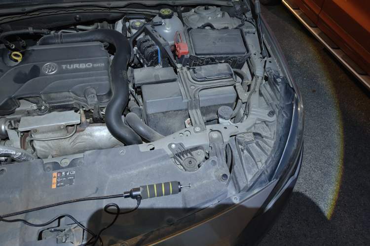 Used Buick Regal 2017 20T Luxury Model Engine Bay Left