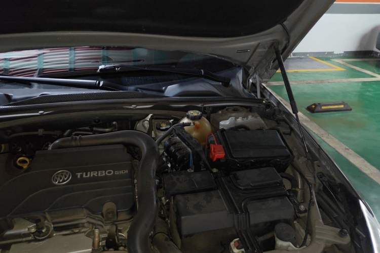 Used Buick Regal 2017 20T Luxury Model Engine Bay Left