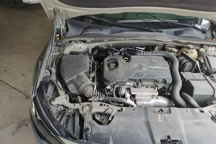 Used Buick Regal 2017 20T Luxury Model Engine Bay Right