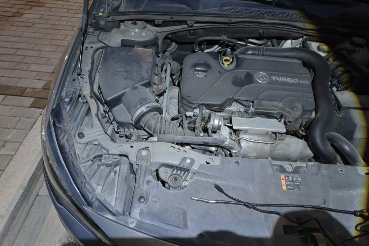Used Buick Regal 2017 20T Luxury Model Engine Bay Right