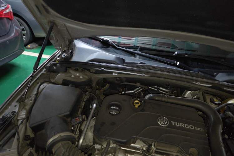 Used Buick Regal 2017 20T Luxury Model Engine Bay Right