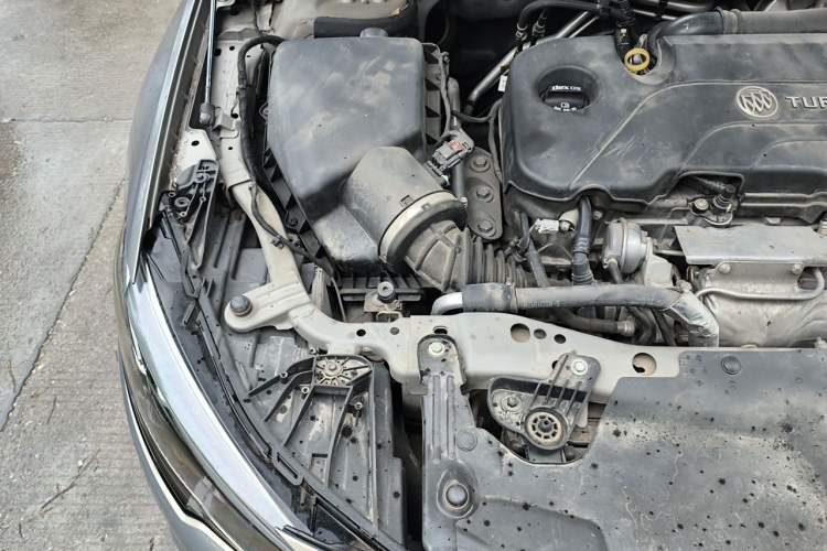 Used Buick Regal 2017 20T Luxury Model Engine Bay Right