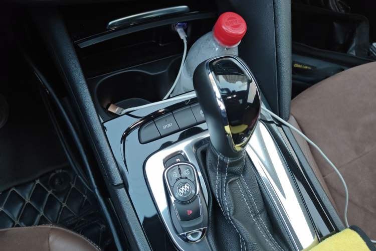 Used Buick Regal 2017 20T Luxury Model Gear Lever