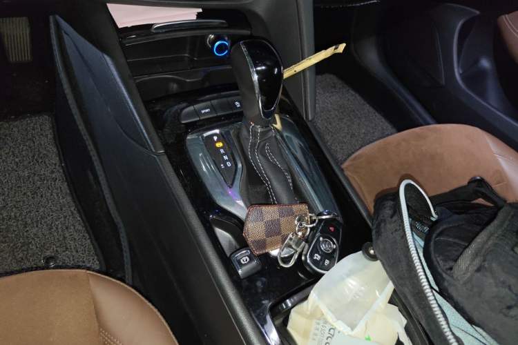 Used Buick Regal 2017 20T Luxury Model Gear Lever