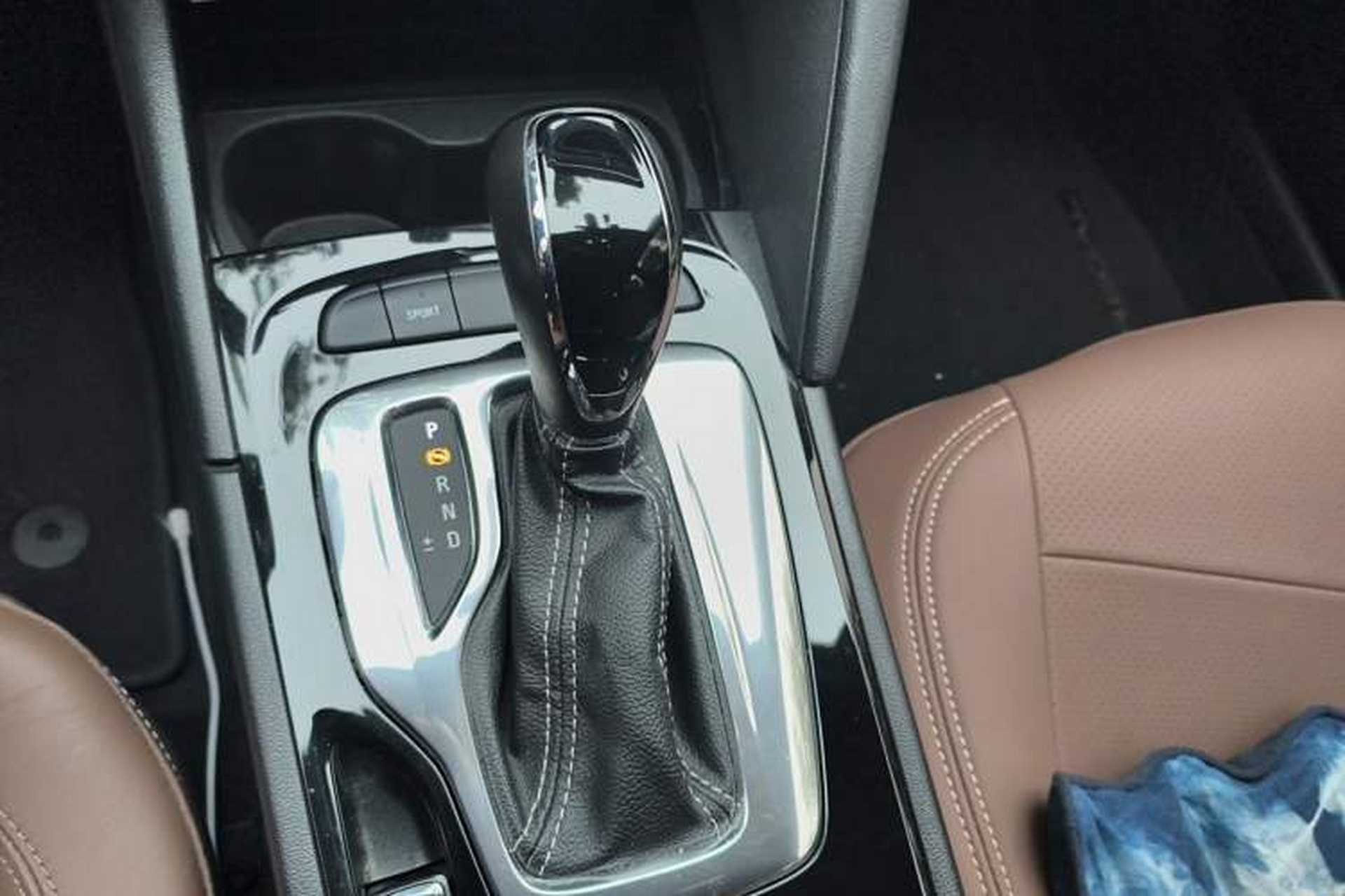 Used Buick Regal 2017 20T Luxury Model Gear Lever
