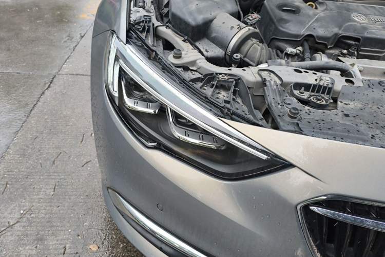 Used Buick Regal 2017 20T Luxury Model Right Front Headlight