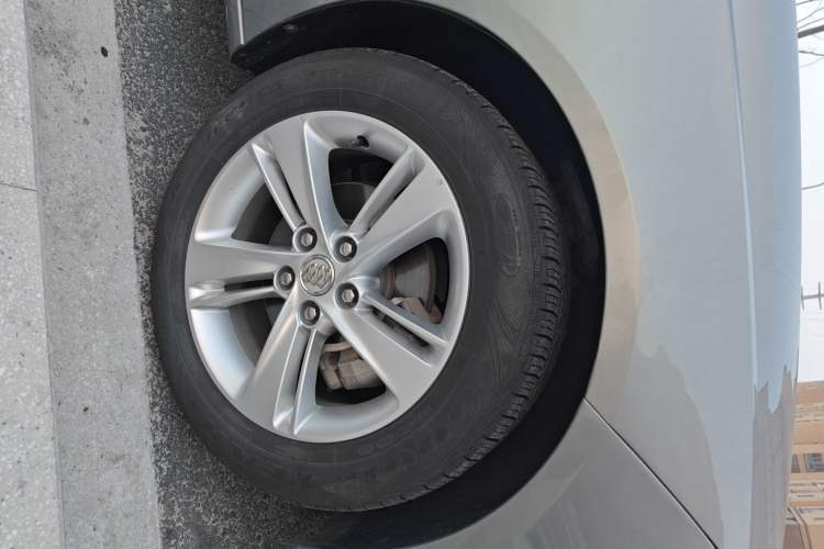 Used Buick Regal 2017 20T Luxury Model Right Front Wheel Hub