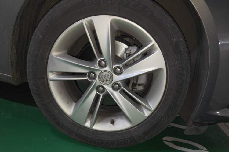 Used Buick Regal 2017 20T Luxury Model Right Front Wheel Hub