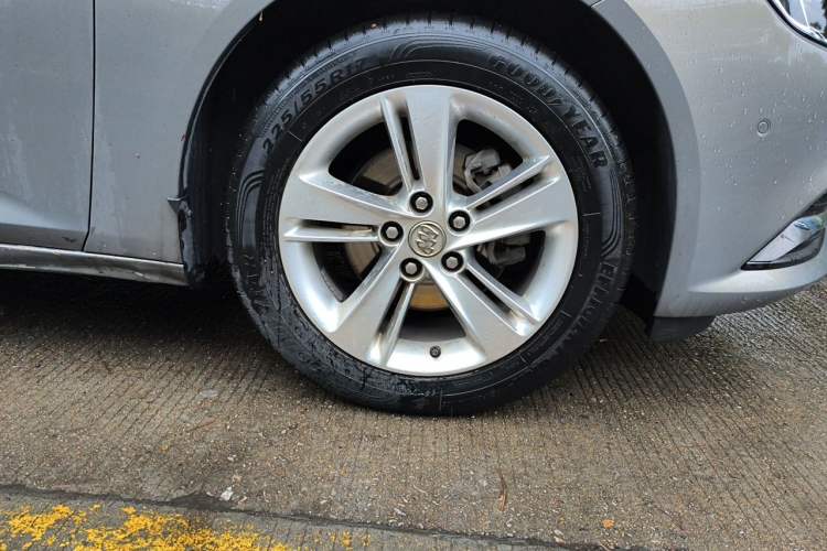 Used Buick Regal 2017 20T Luxury Model Right Front Wheel Hub