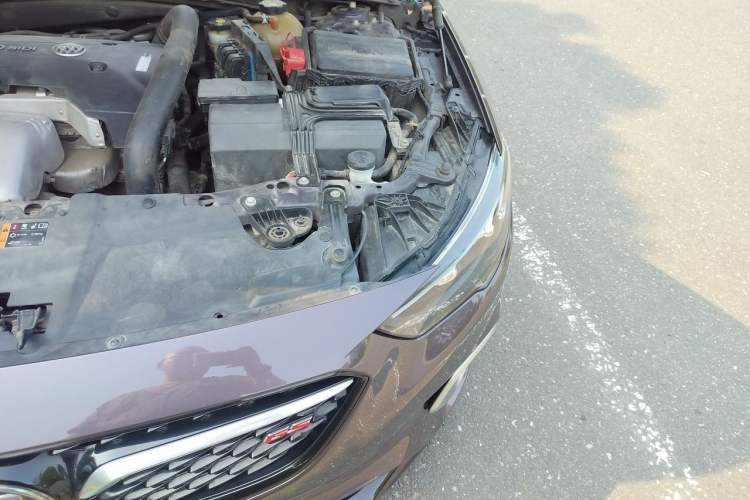 Used Buick Regal 2017 GS 28T Prestige Model Engine Bay Left
