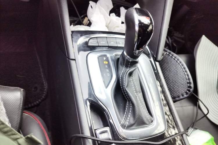 Used Buick Regal 2017 GS 28T Prestige Model Gear Lever