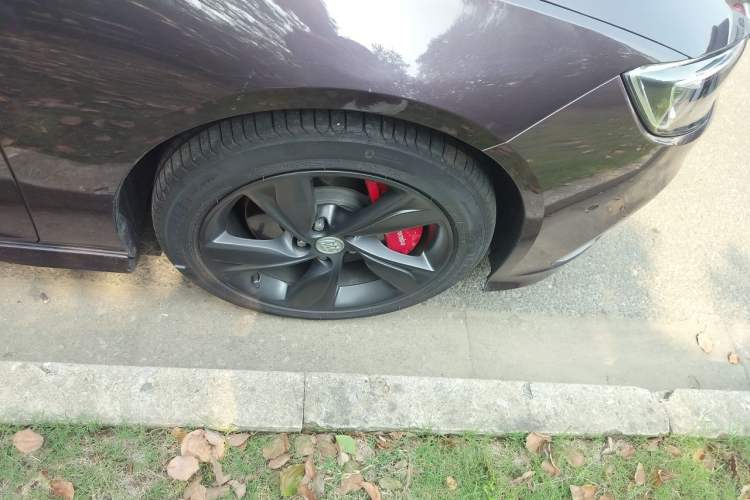 Used Buick Regal 2017 GS 28T Prestige Model Right Front Wheel Hub