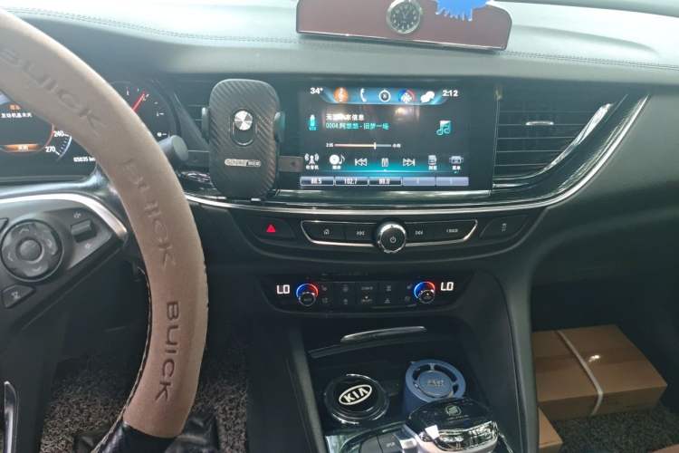 Used Buick Regal 2017 20T Prestige Model Audio And AC Panel
