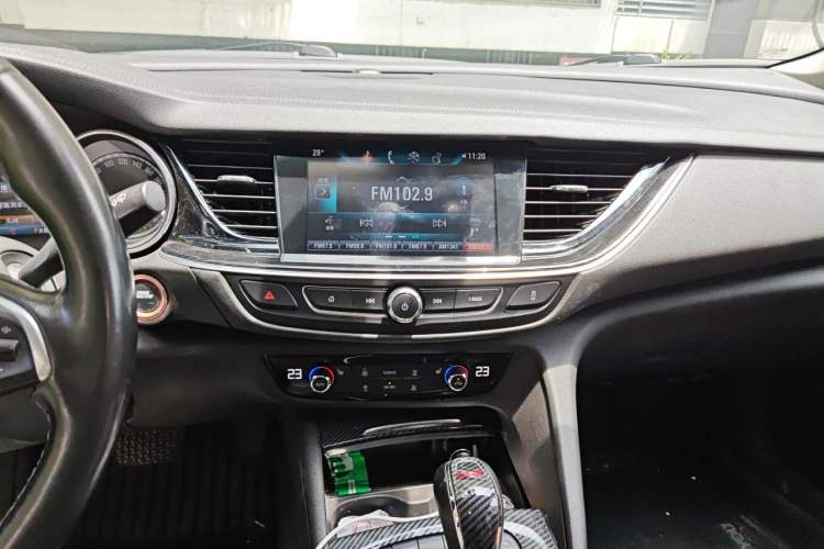 Used Buick Regal 2017 20T Elite Edition Audio And AC Panel