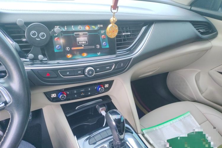 Used Buick Regal 2017 30H Luxury Version Audio And AC Panel