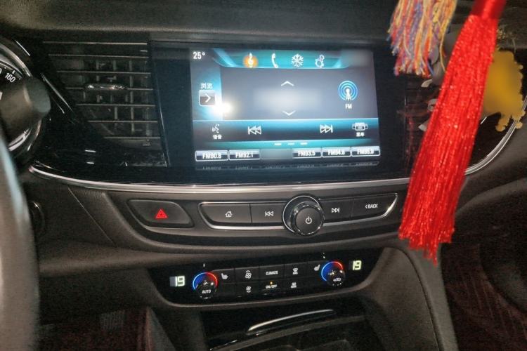 Used Buick Regal 2017 20T Elite Edition Audio And AC Panel