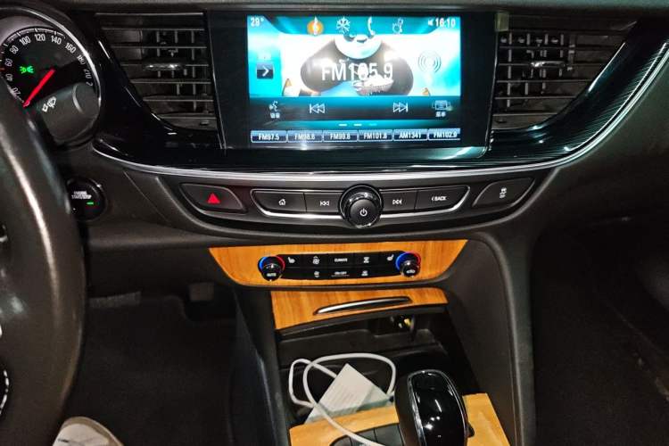 Used Buick Regal 2017 20T Elite Edition Audio And AC Panel