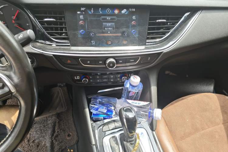 Used Buick Regal 2017 28T Prestige Model Audio And AC Panel