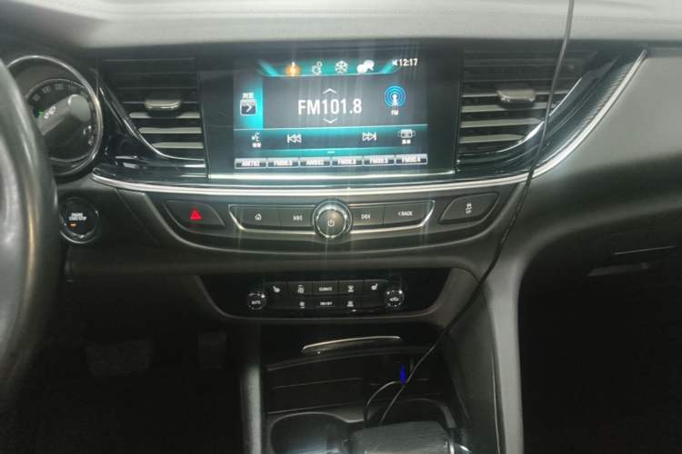 Used Buick Regal 2017 20T Luxury Model Audio And AC Panel