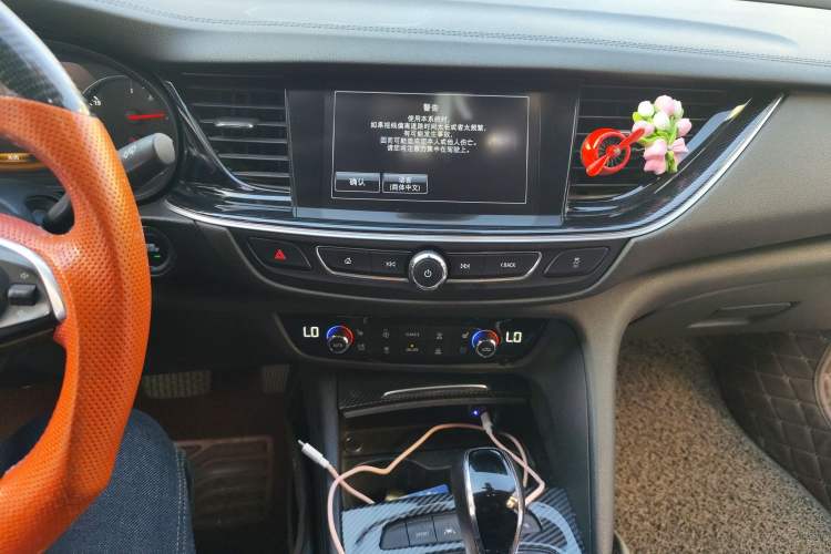 Used Buick Regal 2017 20T Prestige Model Audio And AC Panel