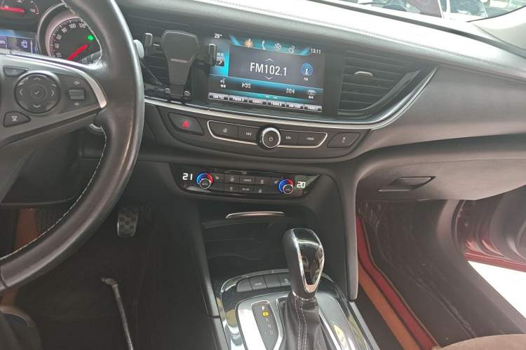 Used Buick Regal 2017 20T Elite Edition Audio And AC Panel