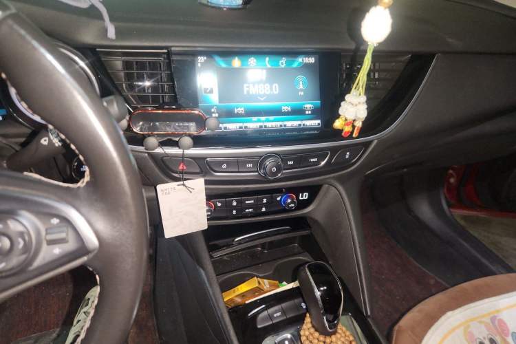 Used Buick Regal 2017 20T Elite Edition Audio And AC Panel