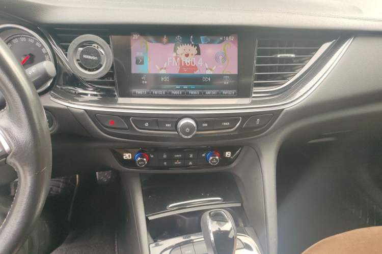 Used Buick Regal 2017 20T Elite Edition Audio And AC Panel