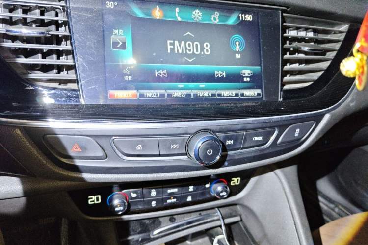 Used Buick Regal 2017 20T Elite Edition Audio And AC Panel