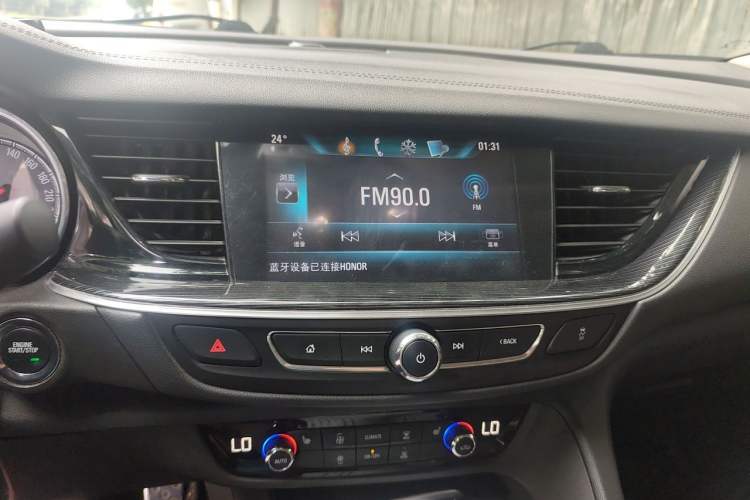 Used Buick Regal 2017 20T Luxury Model Audio And AC Panel