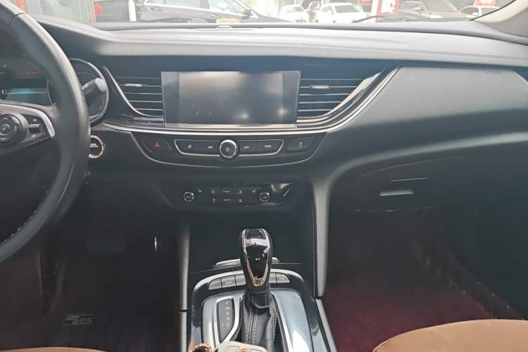 Used Buick Regal 2017 20T Elite Edition Audio And AC Panel