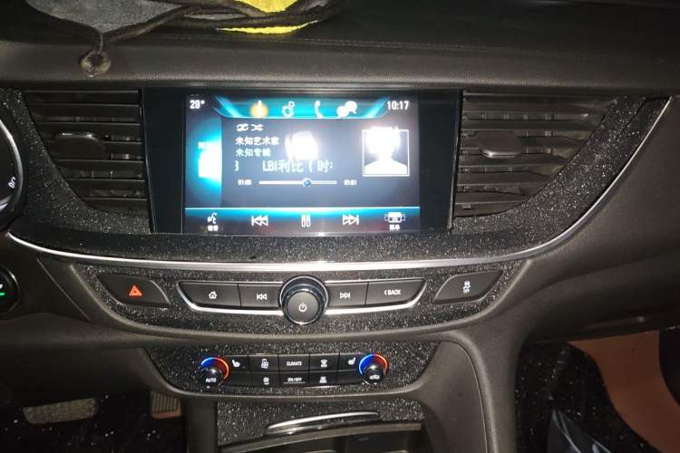 Used Buick Regal 2017 20T Luxury Model Audio And AC Panel