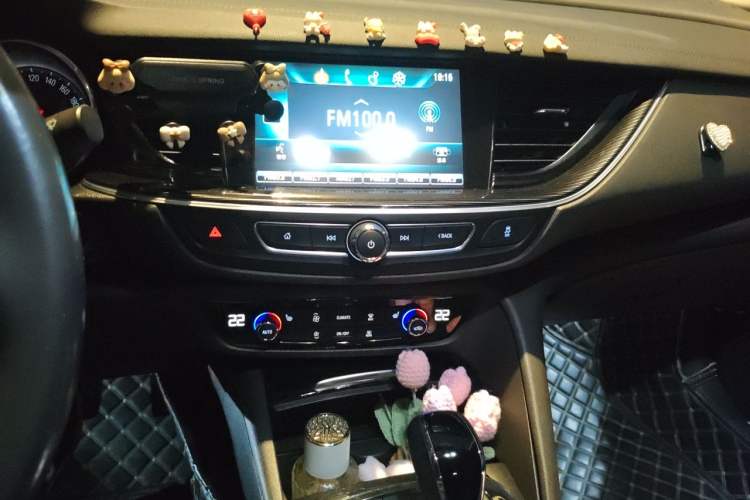 Used Buick Regal 2017 20T Elite Edition Audio And AC Panel