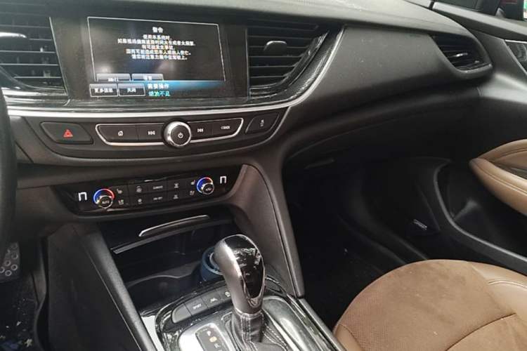 Used Buick Regal 2017 28T Prestige Model Audio And AC Panel