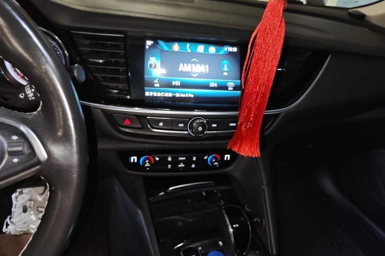 Used Buick Regal 2017 20T Elite Edition Audio And AC Panel